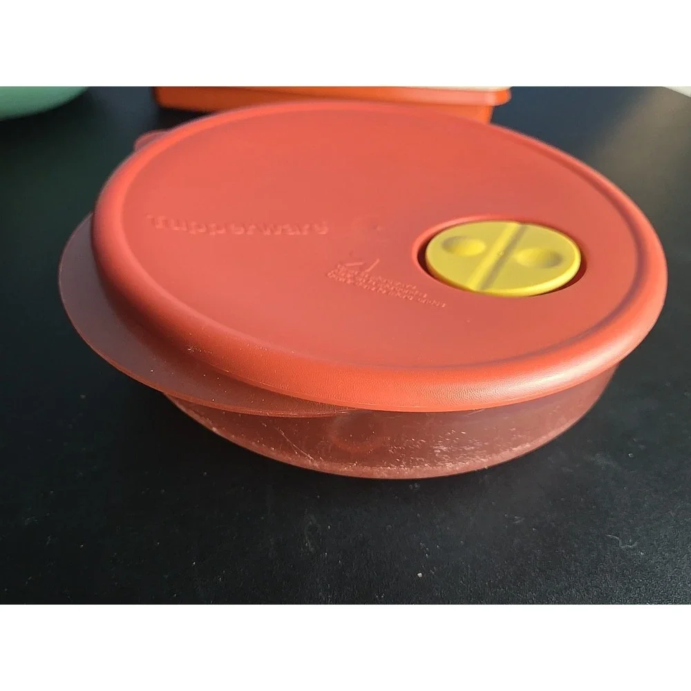 Tupperware 4152B-3 3703A-1 816-14 Vent and Serve Microwavable With Lids‎